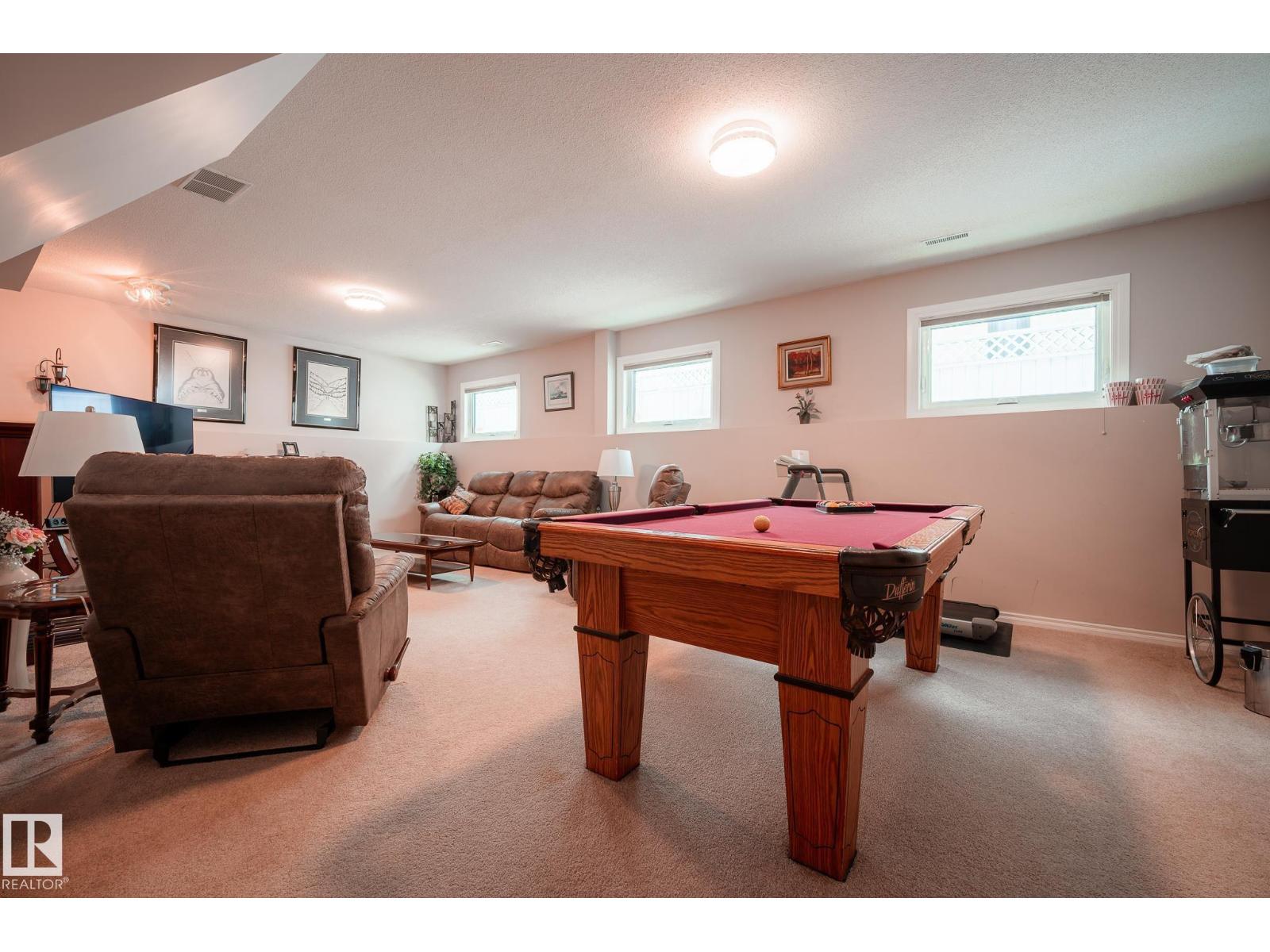 7011 158 AV NW, Edmonton