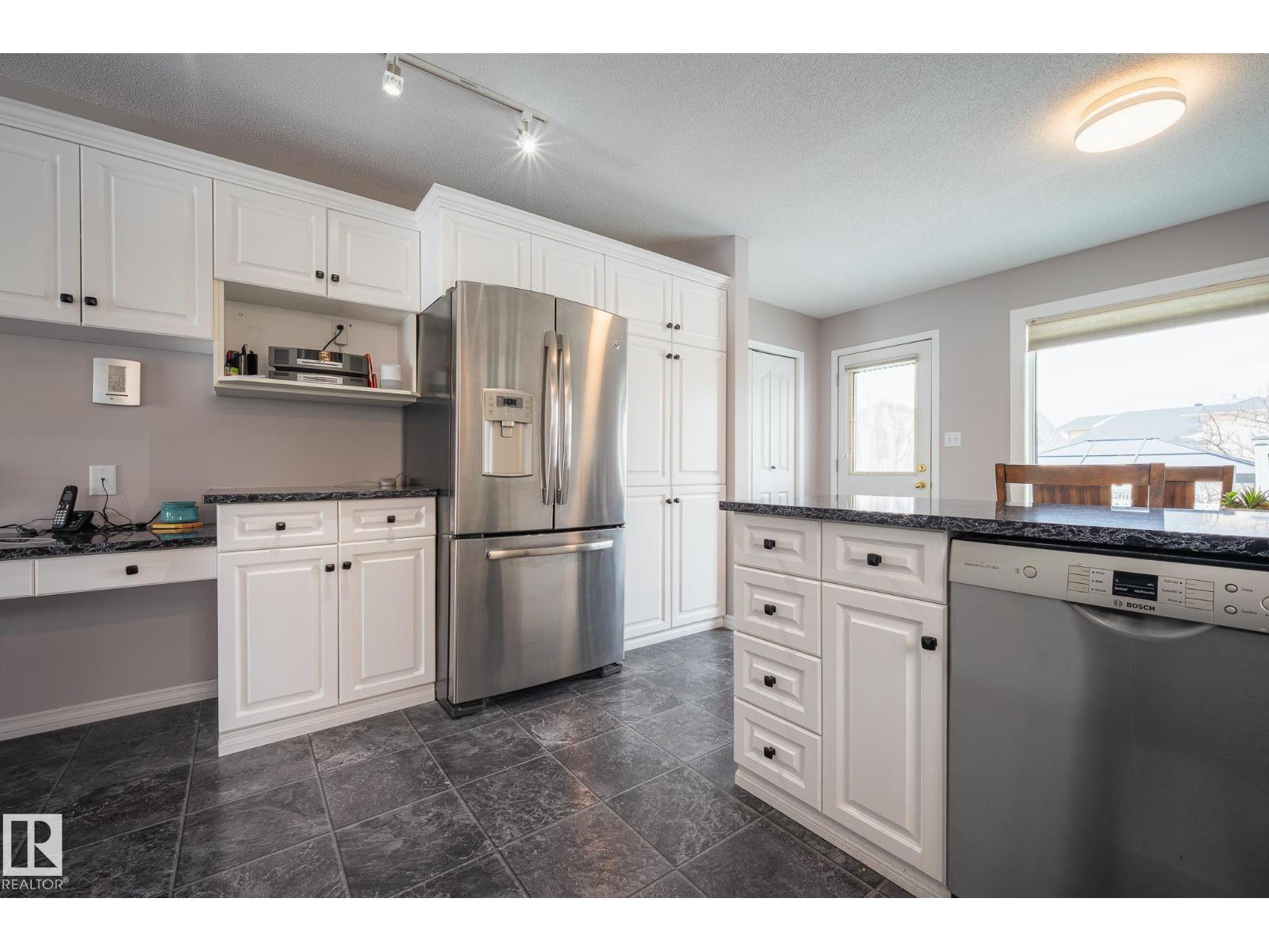 7011 158 AV NW, Edmonton