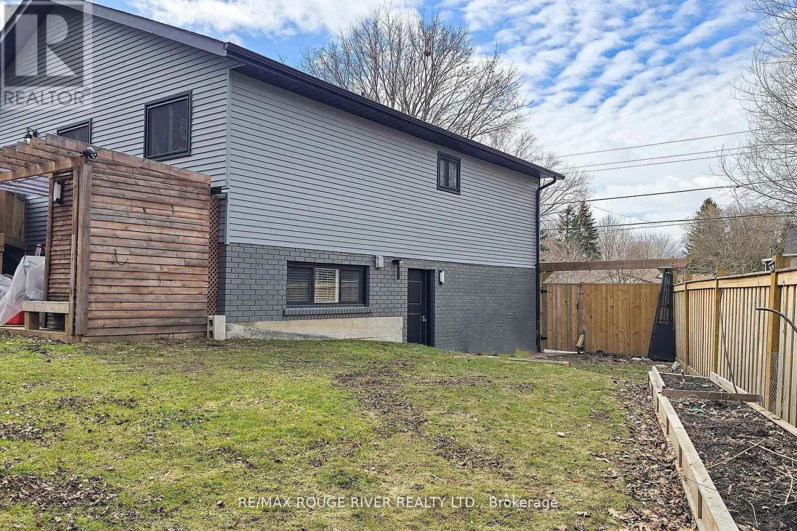 247 BEAVER STREET N — photo 47