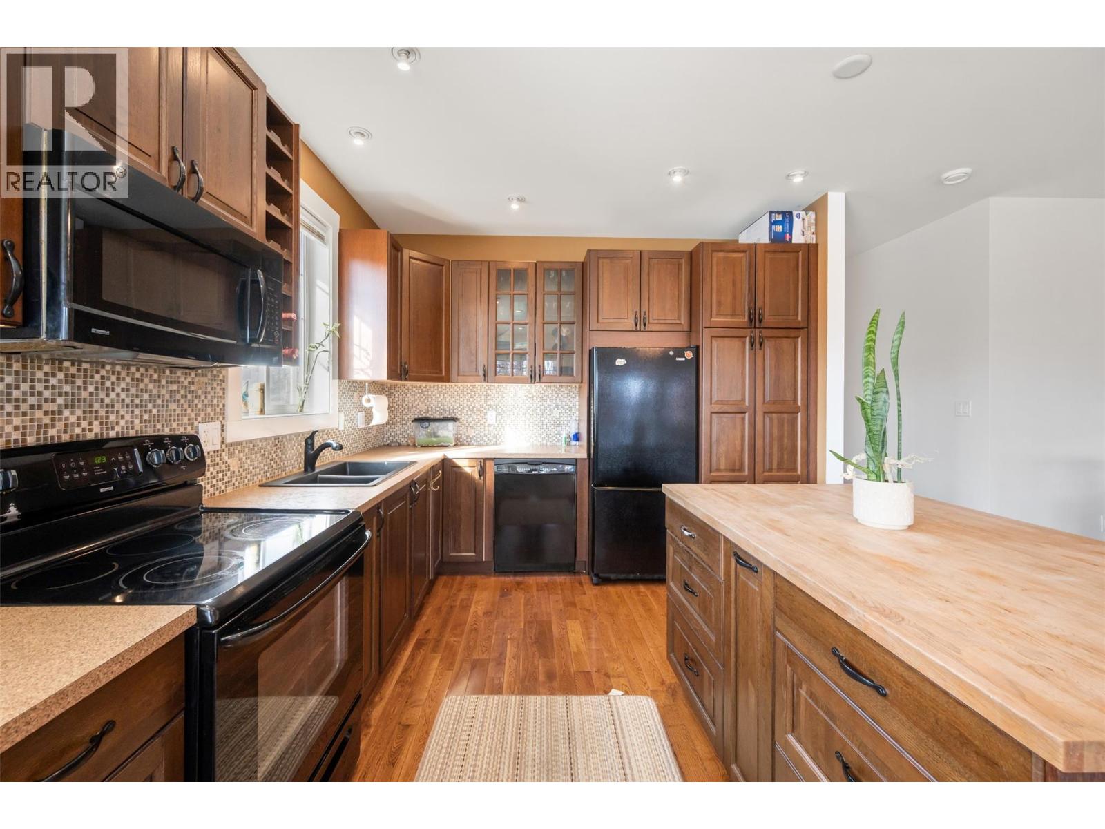 #102 598 WADE Avenue - 12