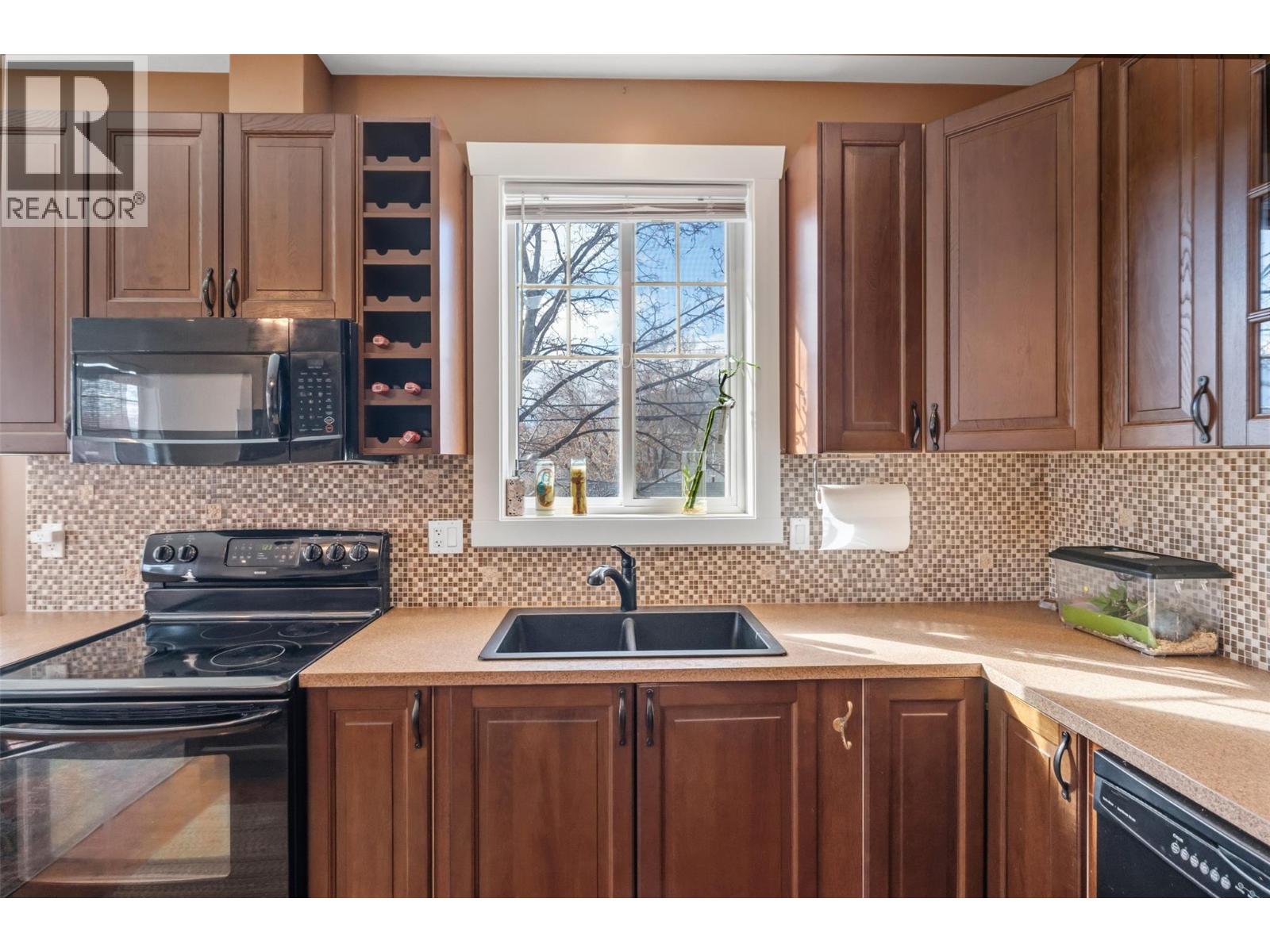 598 WADE Avenue Unit# 102, Penticton