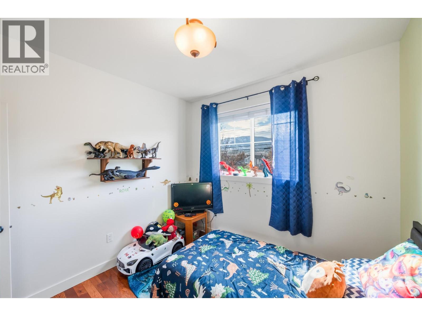 #102 598 WADE Avenue - 21