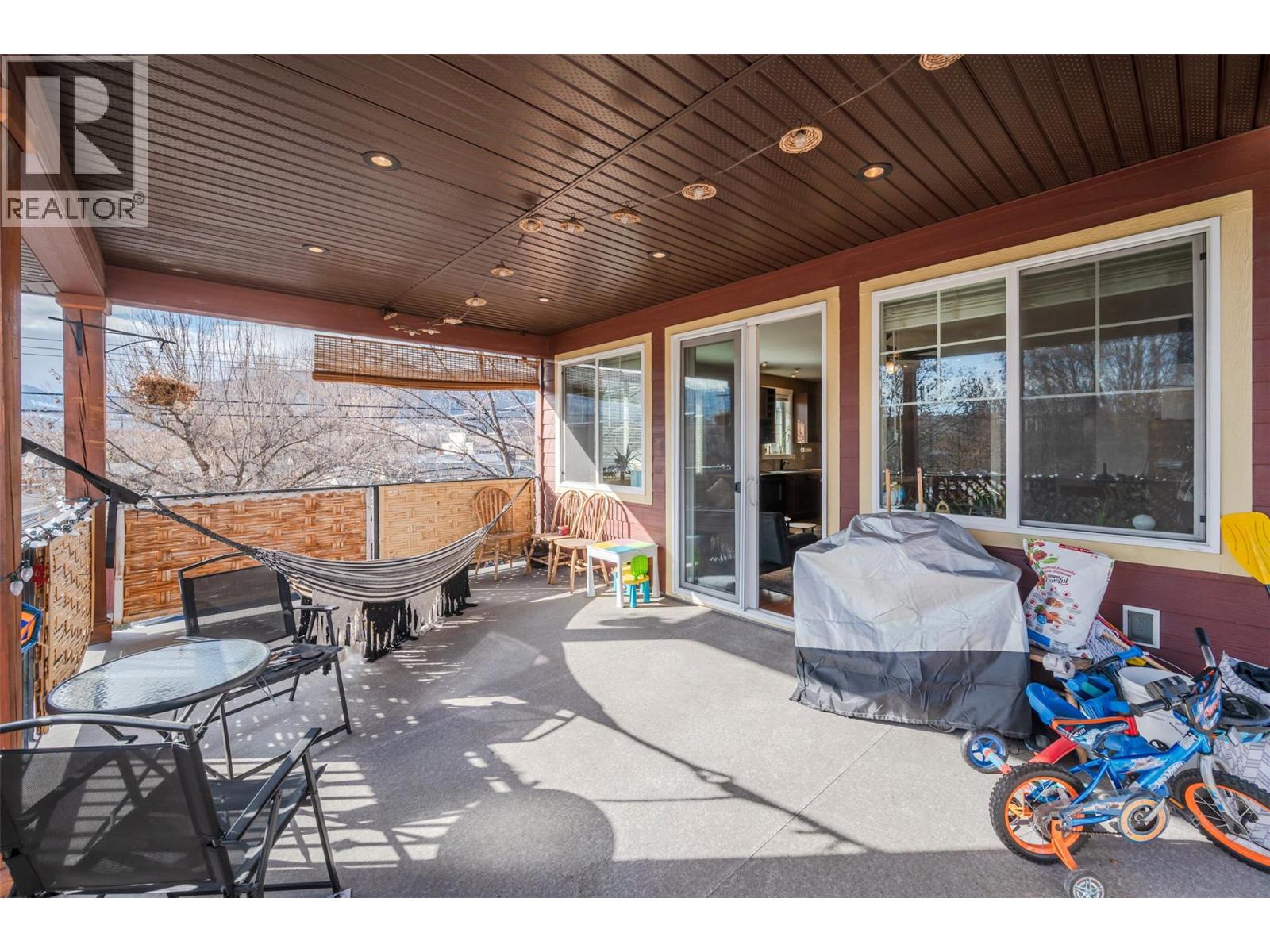 #102 598 WADE Avenue - 26
