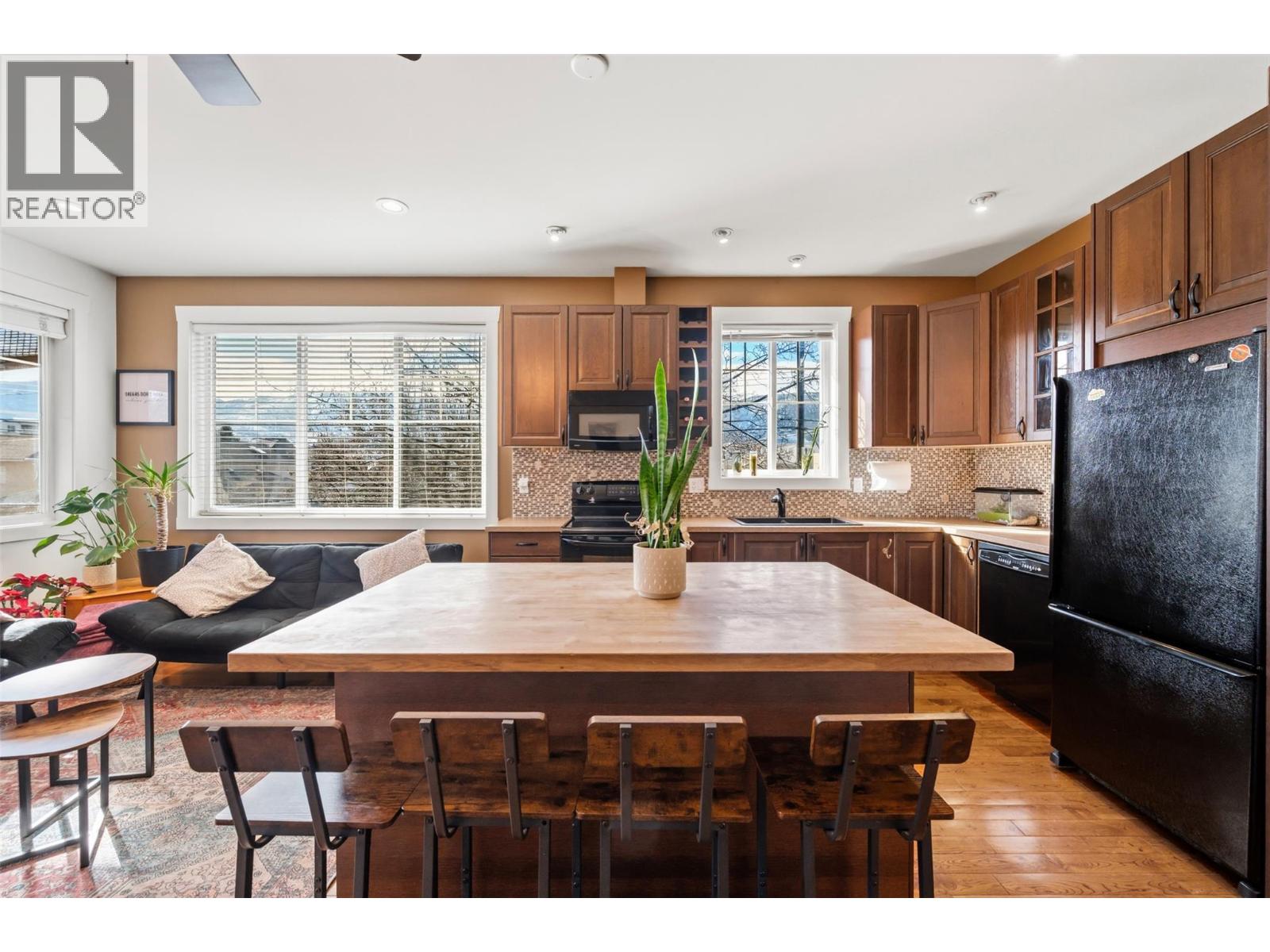 #102 598 WADE Avenue - 4