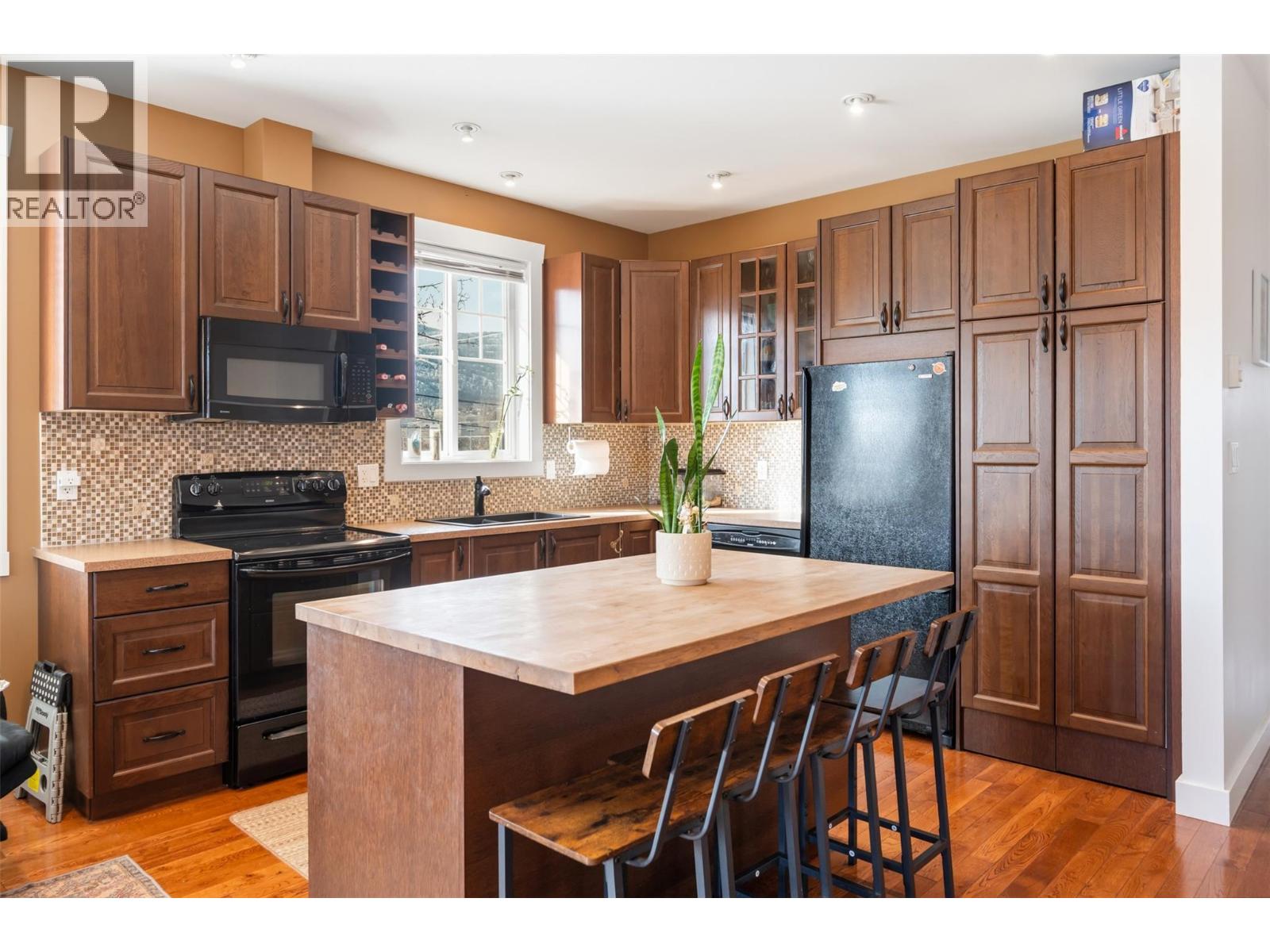 #102 598 WADE Avenue - 5