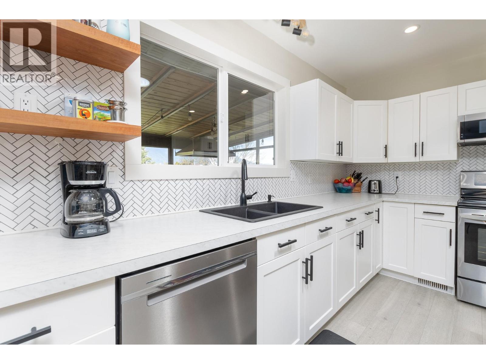 4751 71 Avenue NE, Salmon Arm