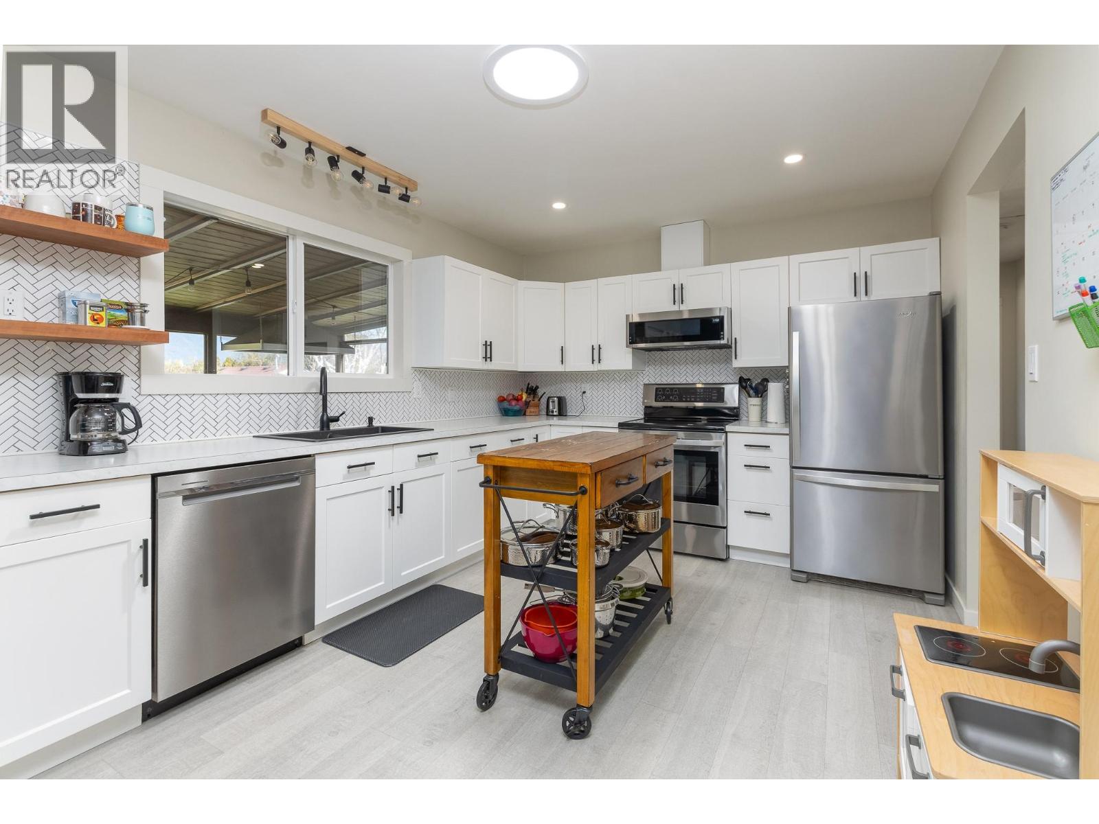 4751 71 Avenue NE, Salmon Arm