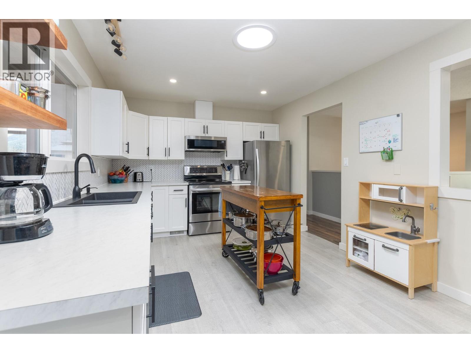 4751 71 Avenue NE, Salmon Arm