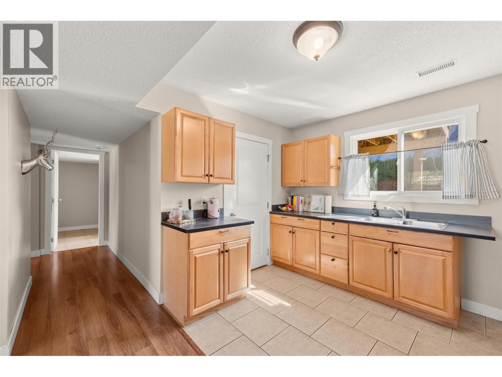 563 Hemlock Road, Kelowna