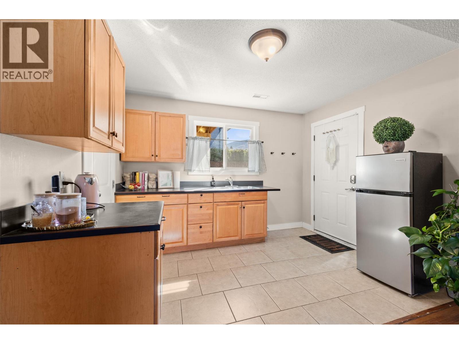 563 Hemlock Road, Kelowna