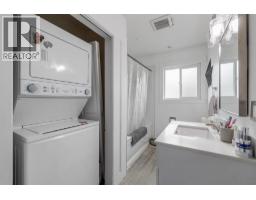 Living room - 1801 42a Street, Vernon, BC V1T7H3 Photo 11