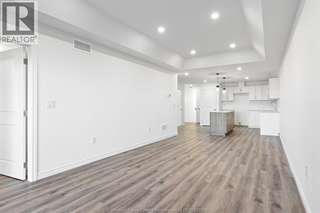 100 ERIE STREET North - 7