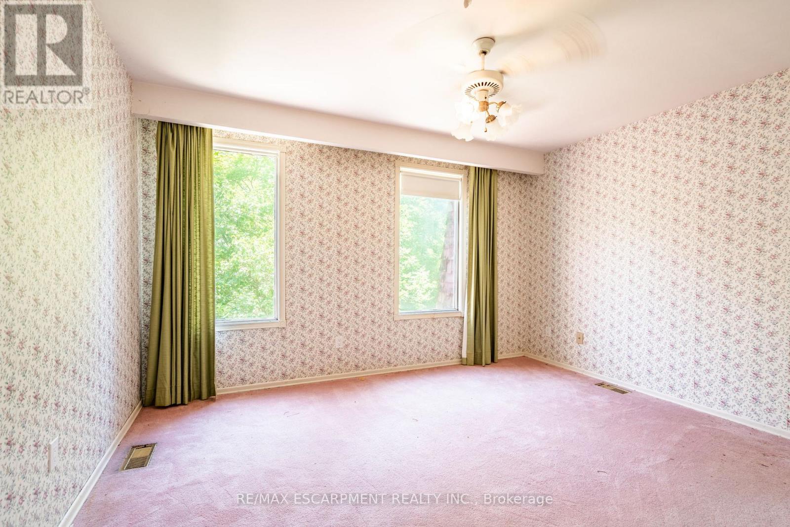 6746 APPLEBY LINE — photo 26