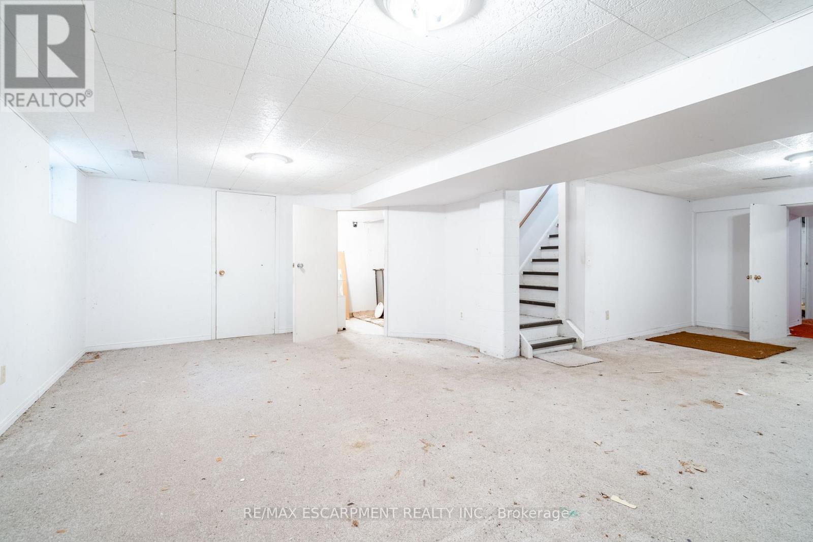 6746 APPLEBY LINE — photo 37