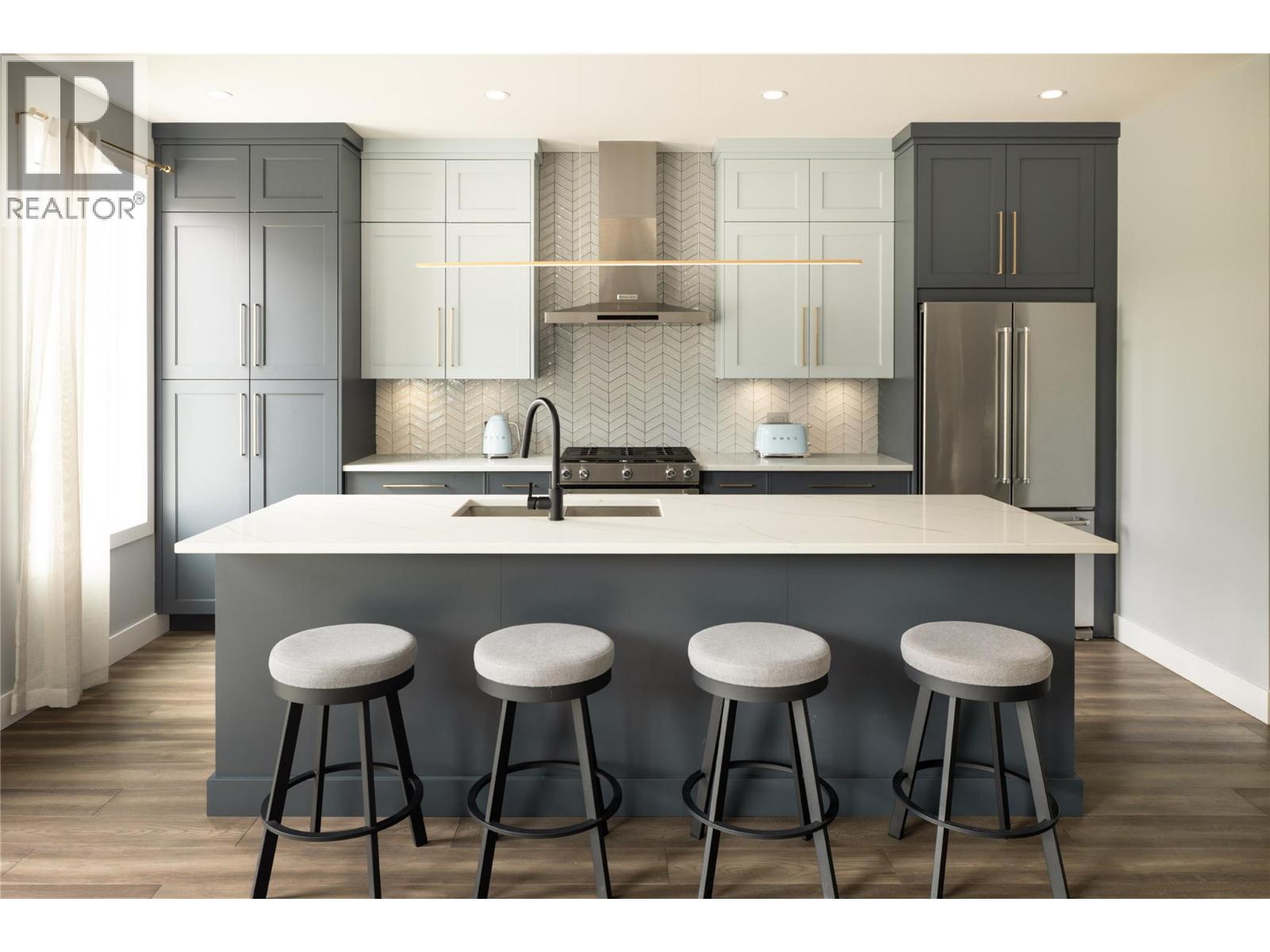 1876 VIEWPOINT Crescent - 9