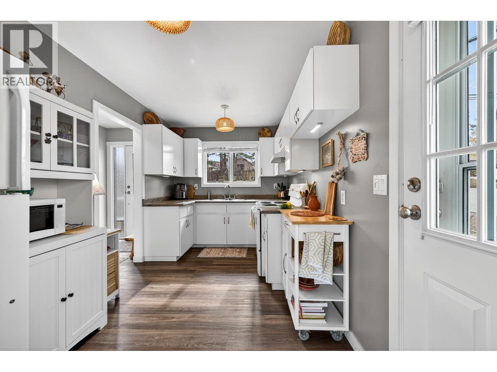 696 Lombard Street - 11