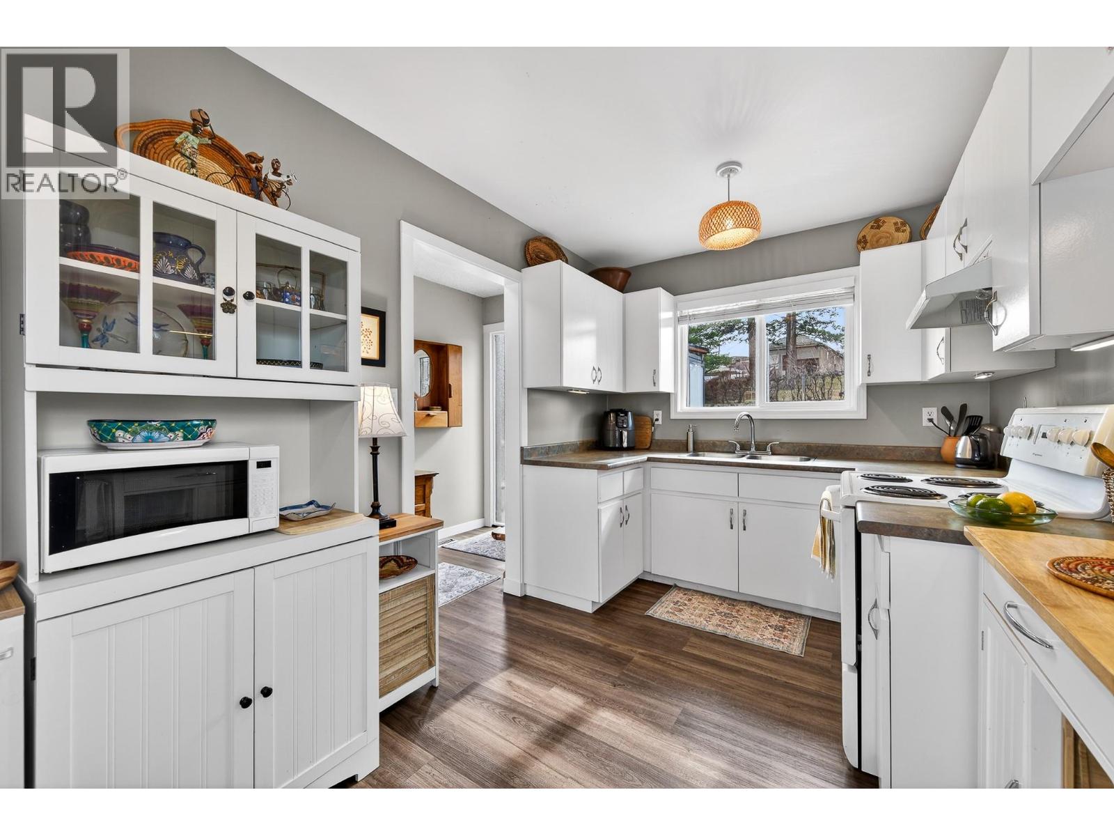 696 Lombard Street - 12