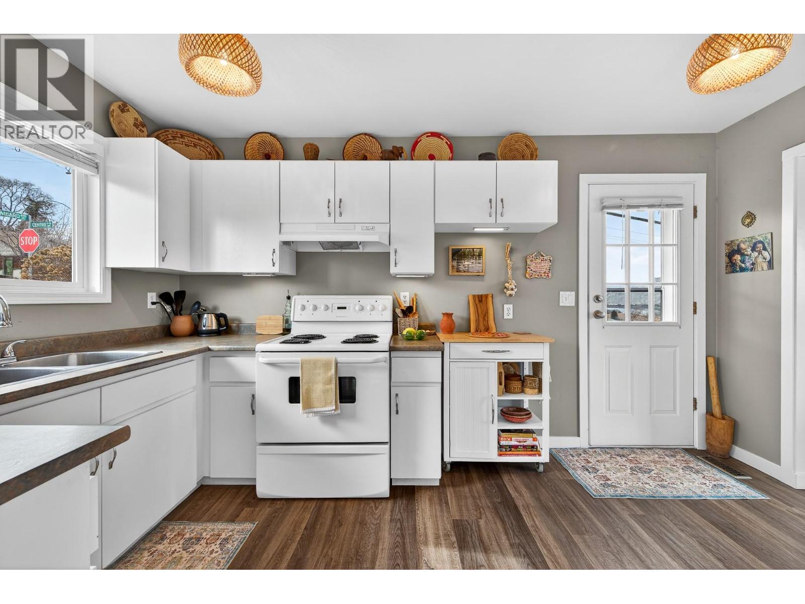 696 Lombard Street - 13