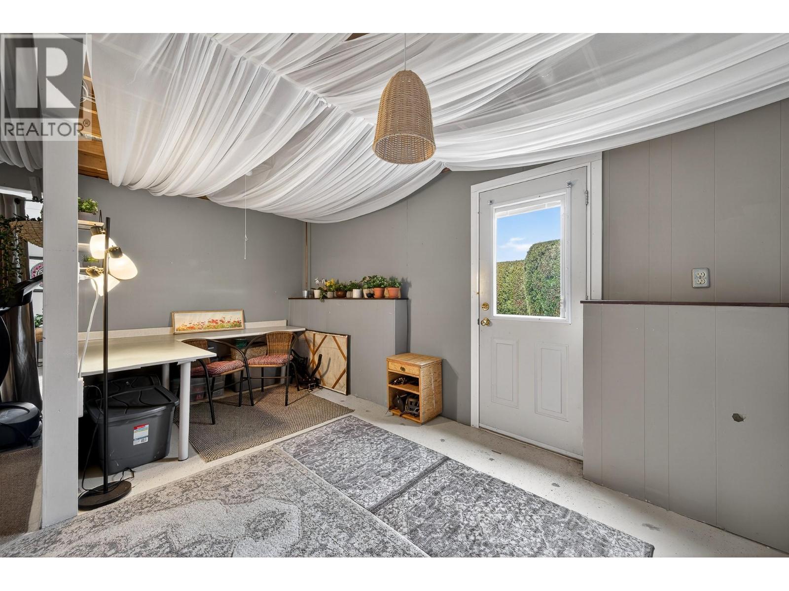 696 Lombard Street - 22