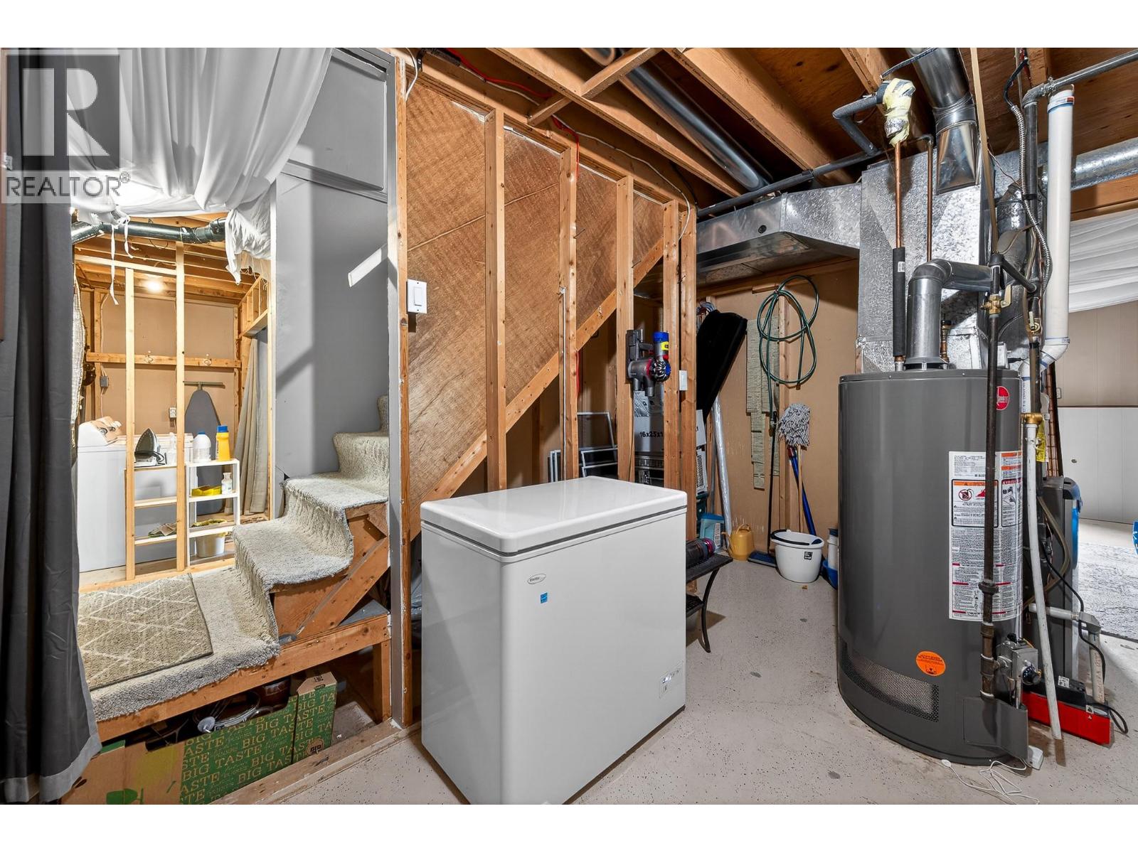 696 Lombard Street - 23