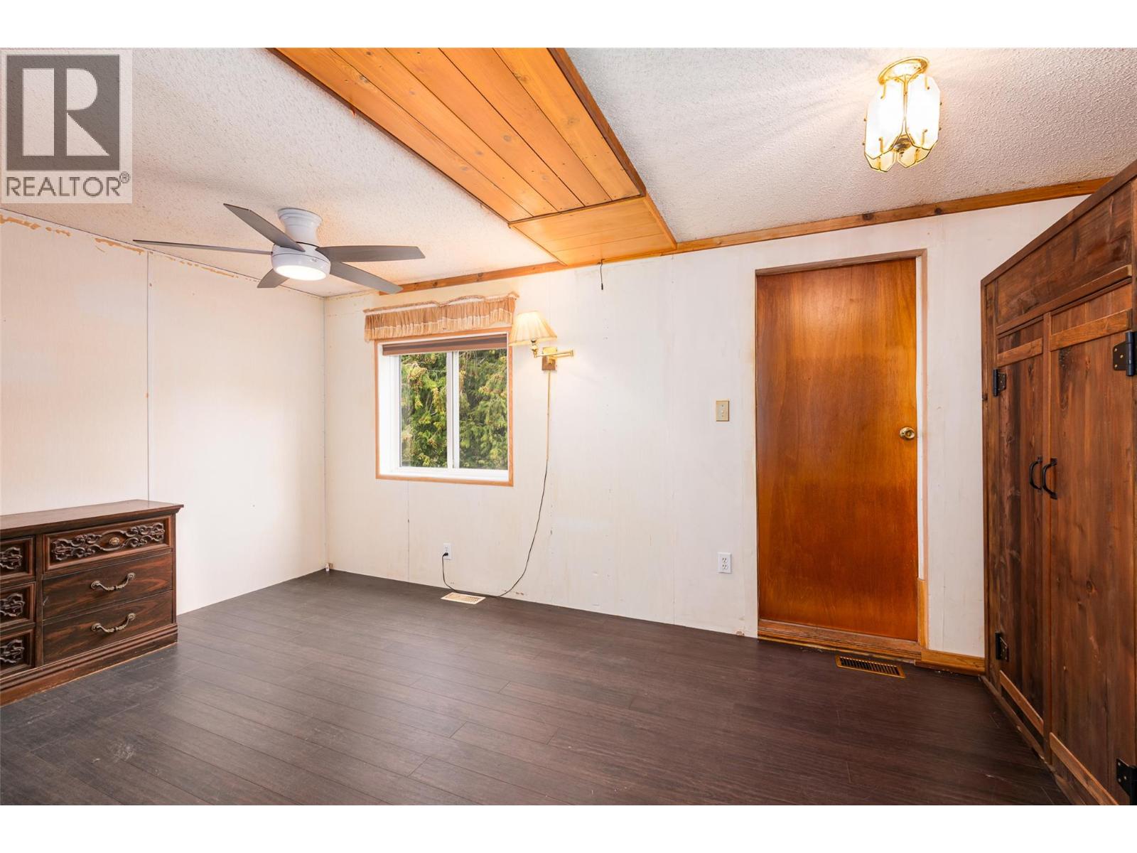 420 MacLeod Street - 10