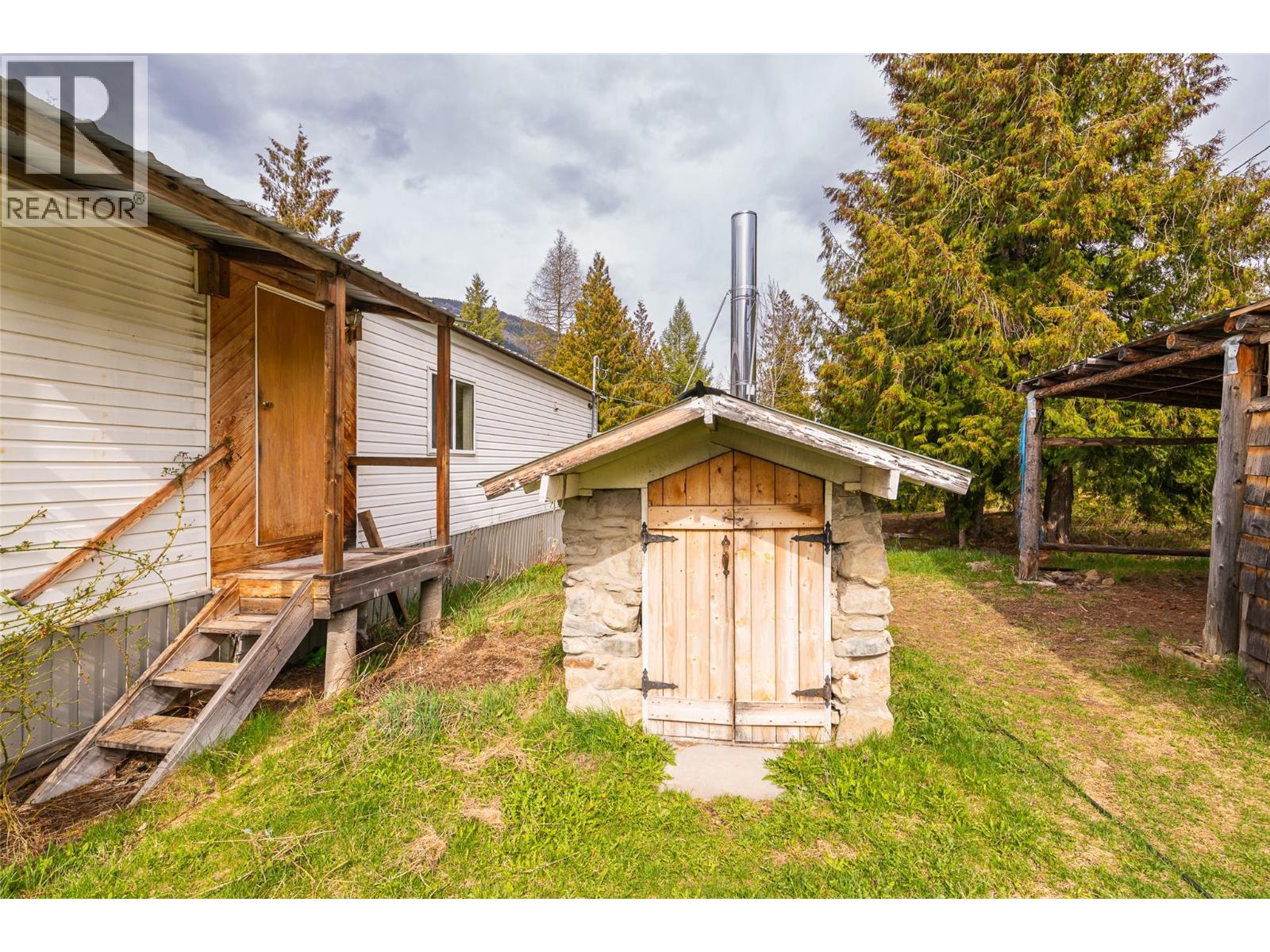 420 MacLeod Street - 17