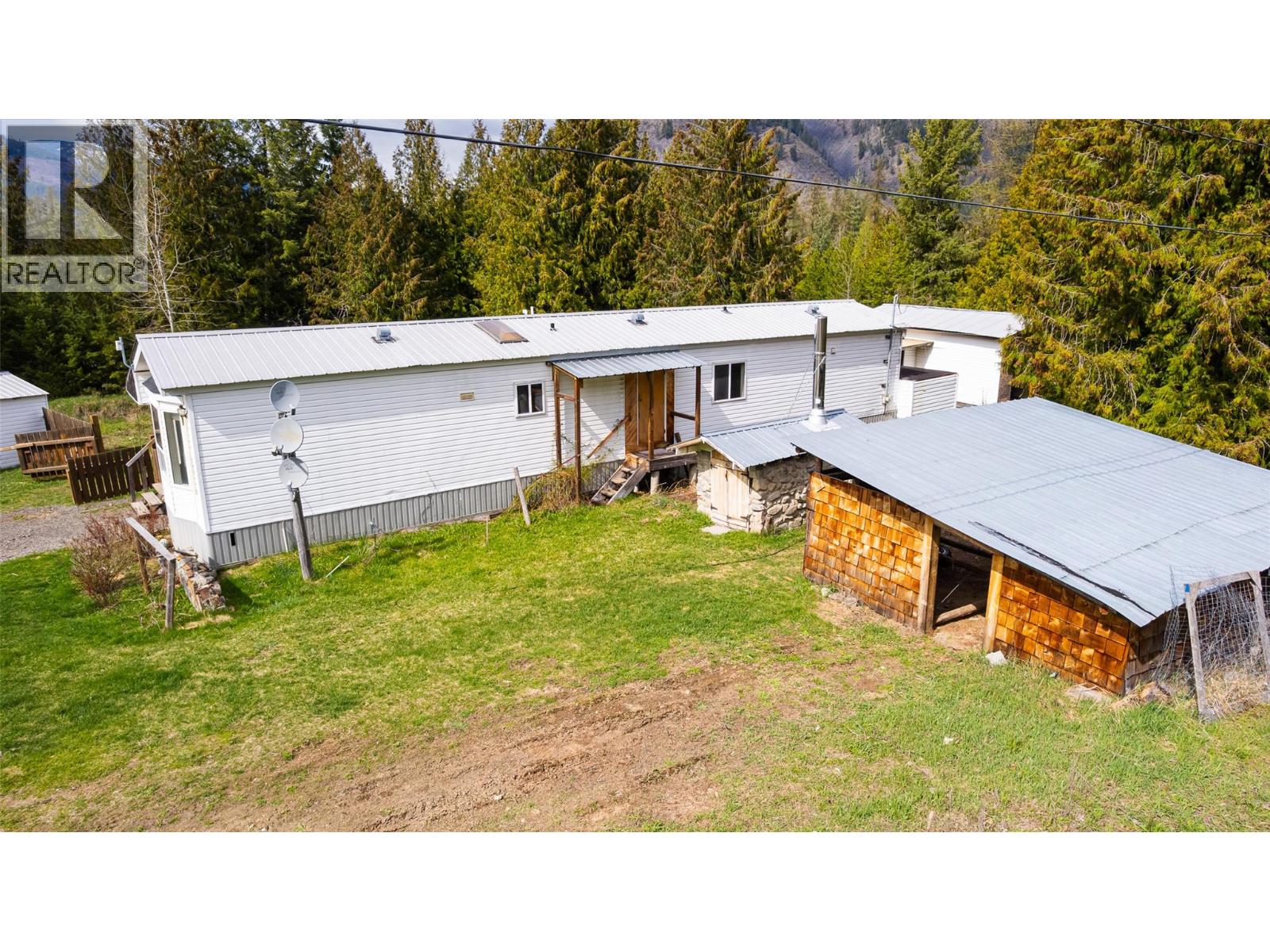 420 MacLeod Street - 24