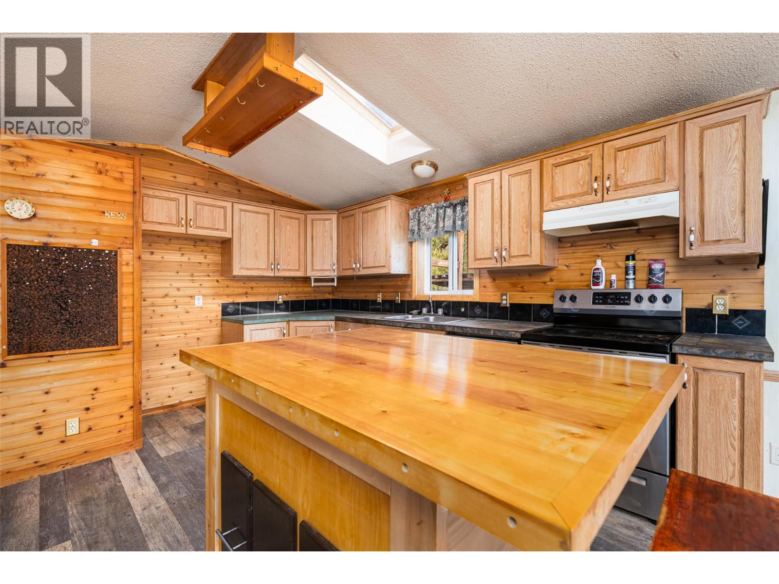 420 MacLeod Street - 8