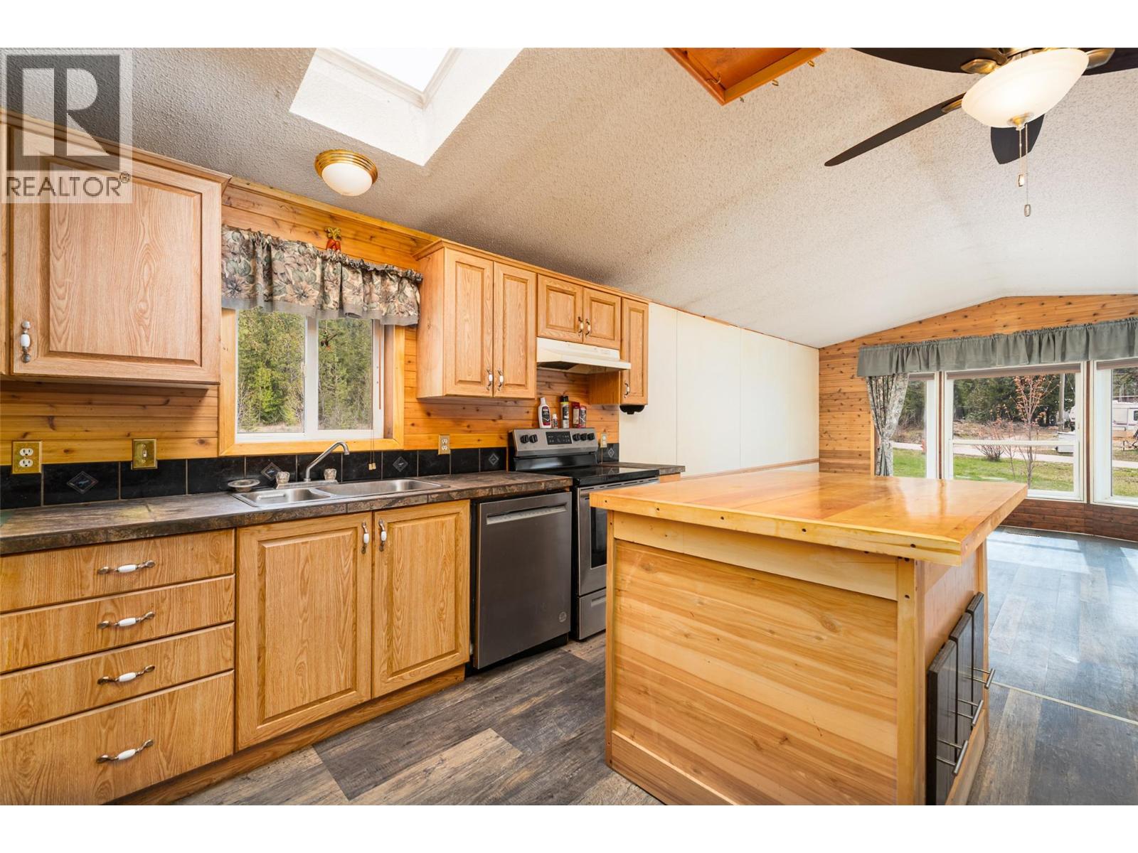 420 MacLeod Street - 9