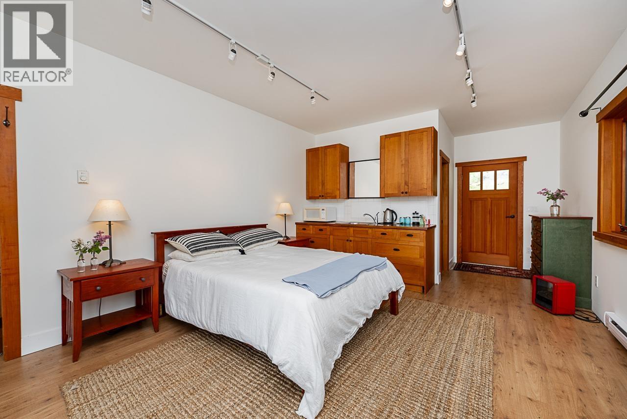 766 THE GROVE ROAD, Gambier Island