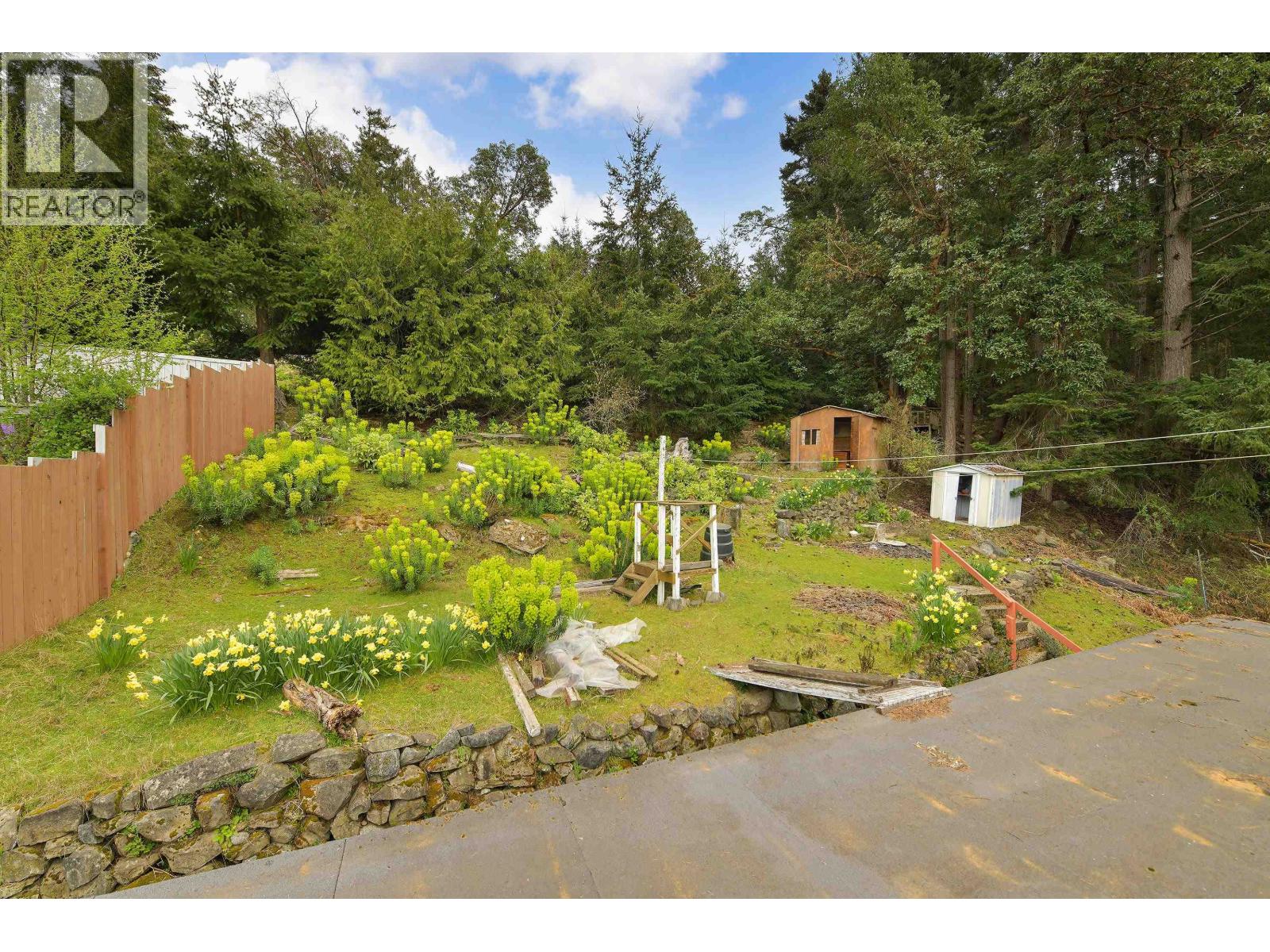 279 WOOD DALE DRIVE, Mayne Island