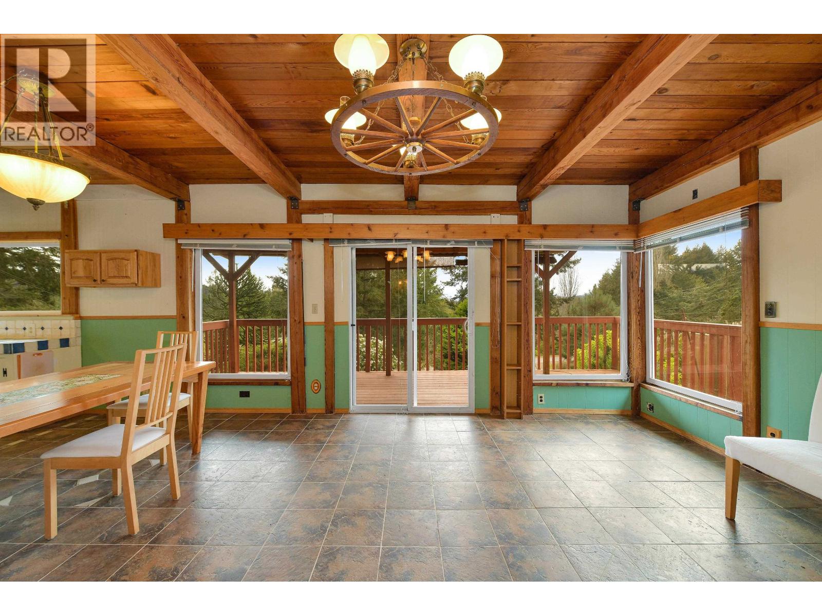279 WOOD DALE DRIVE, Mayne Island