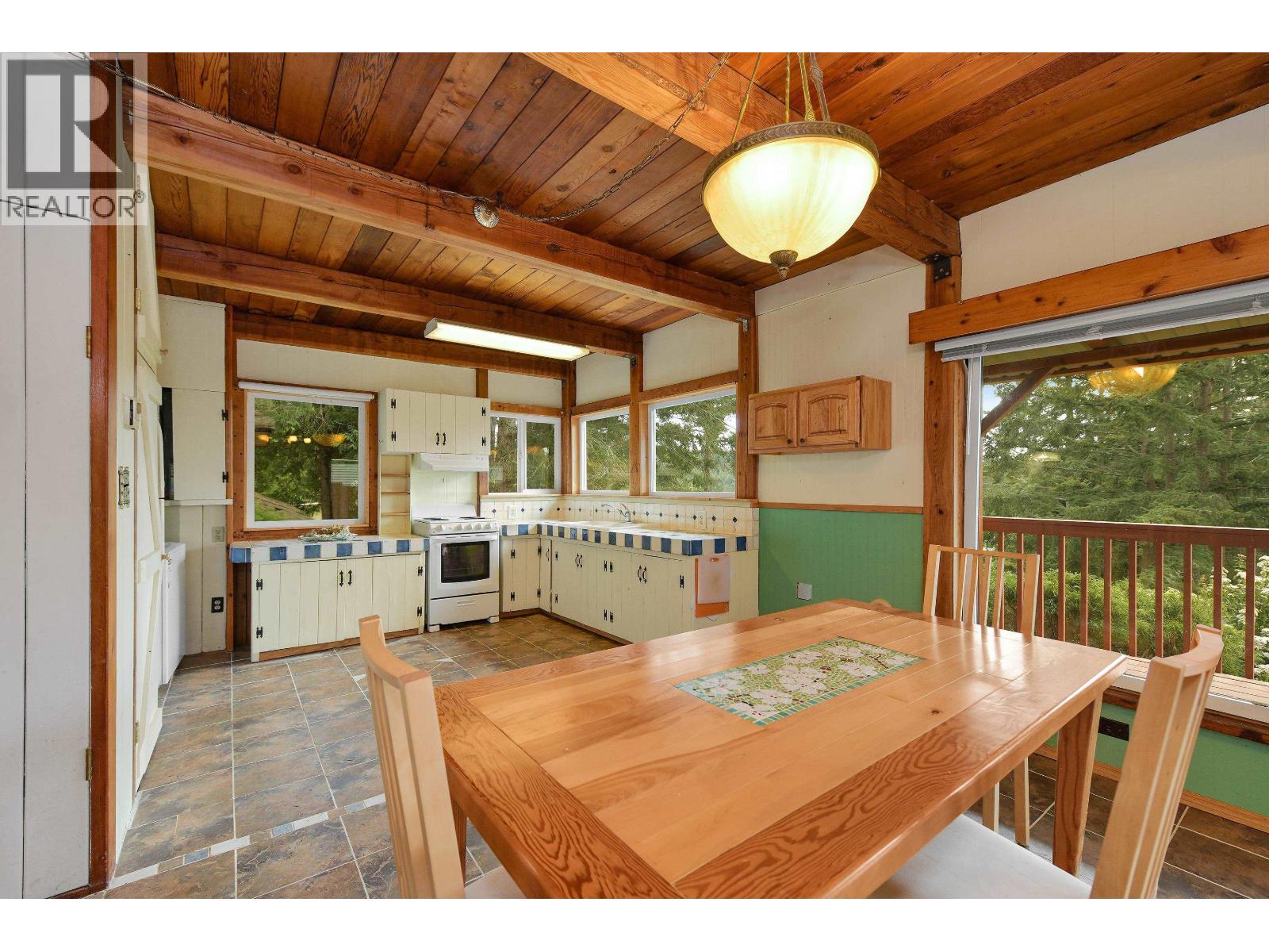 279 WOOD DALE DRIVE, Mayne Island