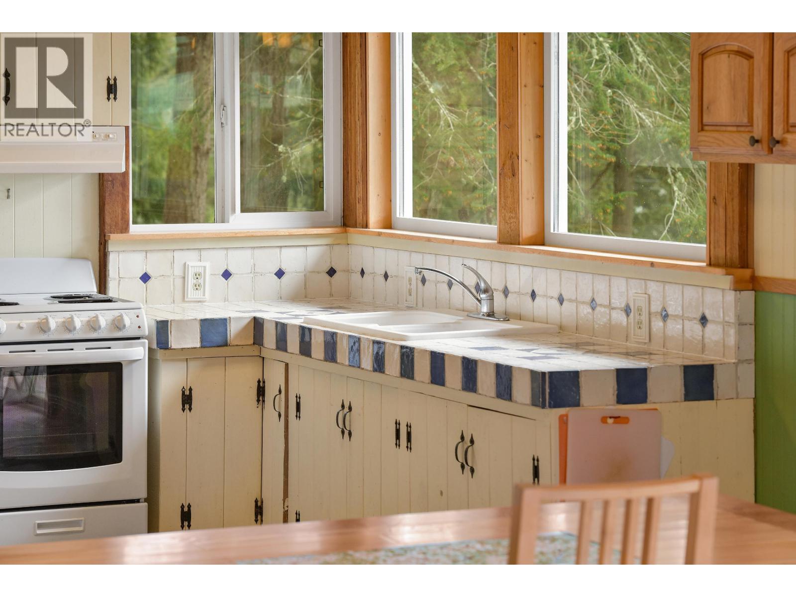 279 WOOD DALE DRIVE, Mayne Island