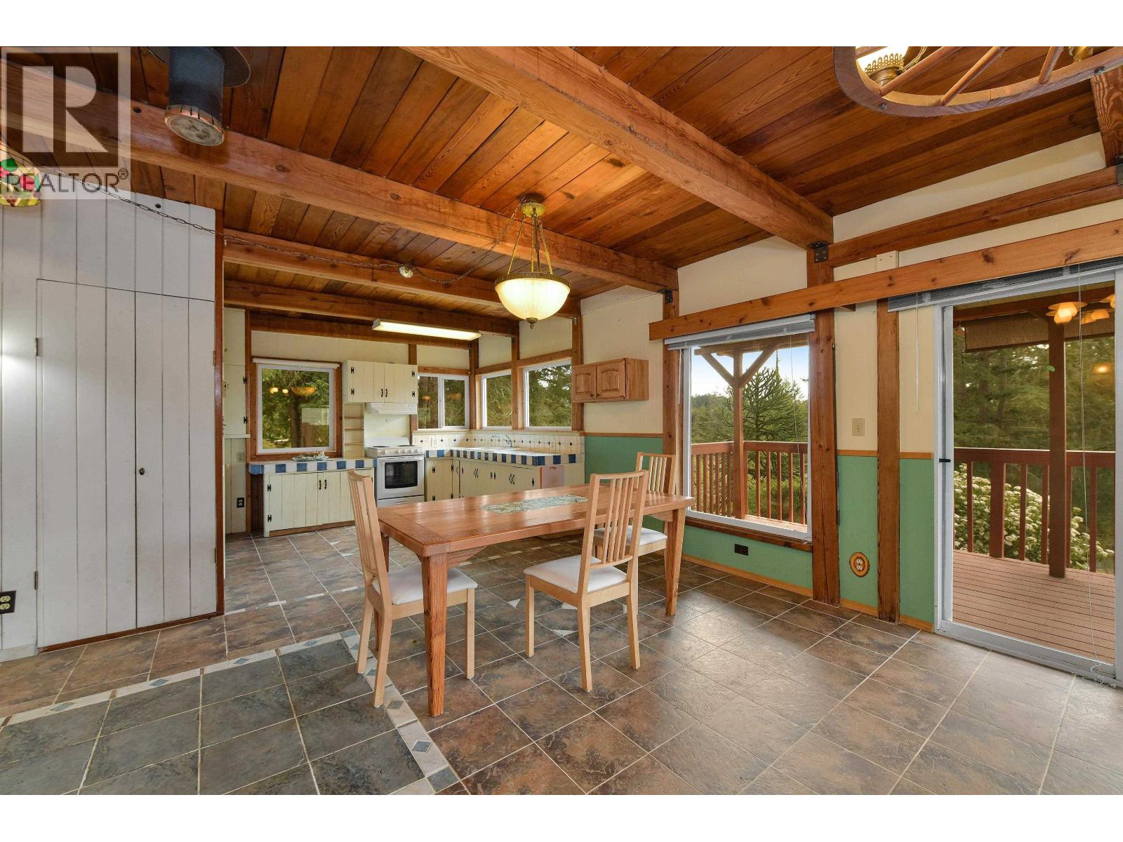 279 WOOD DALE DRIVE, Mayne Island