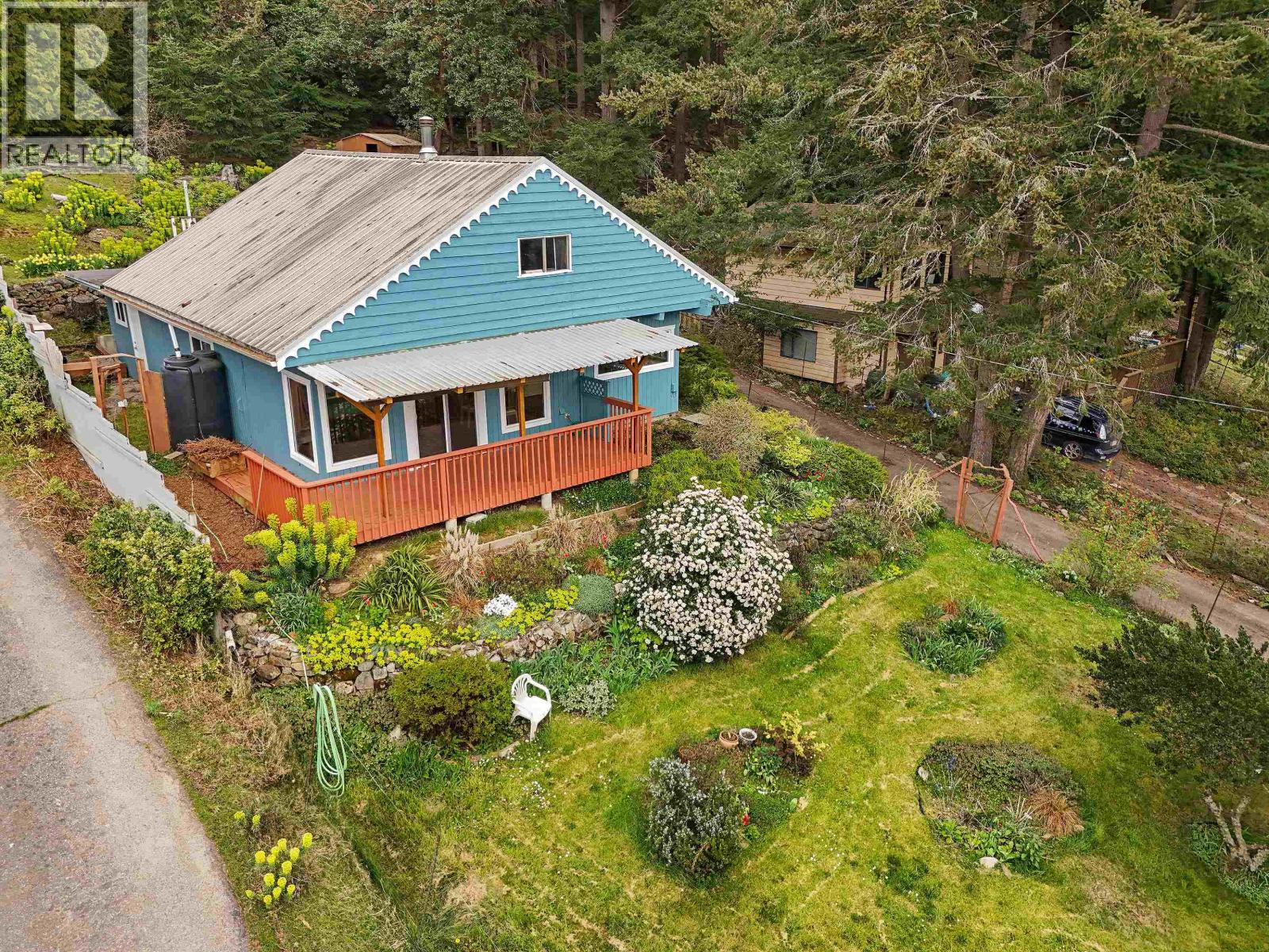 279 WOOD DALE DRIVE, Mayne Island