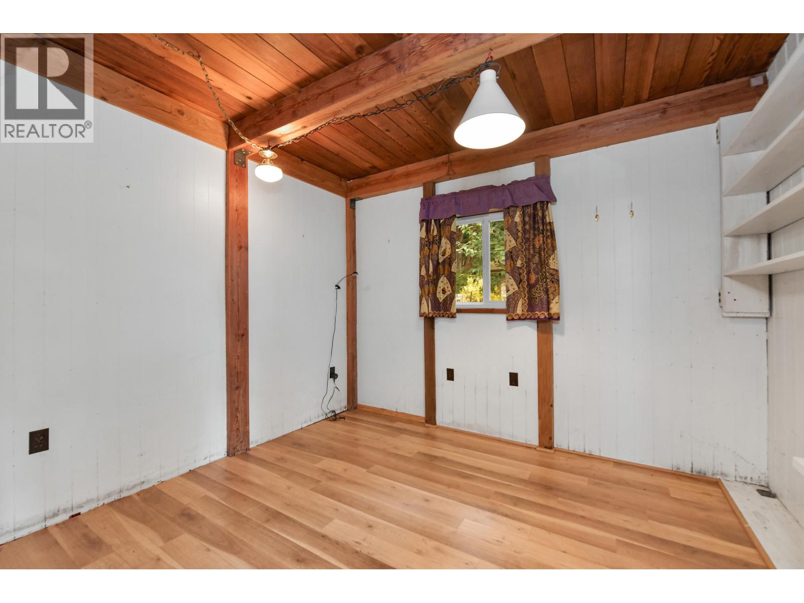 279 WOOD DALE DRIVE, Mayne Island