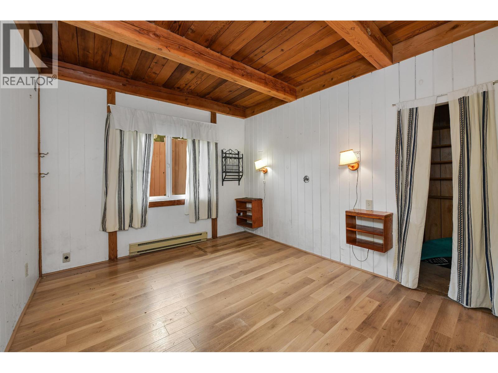 279 WOOD DALE DRIVE, Mayne Island