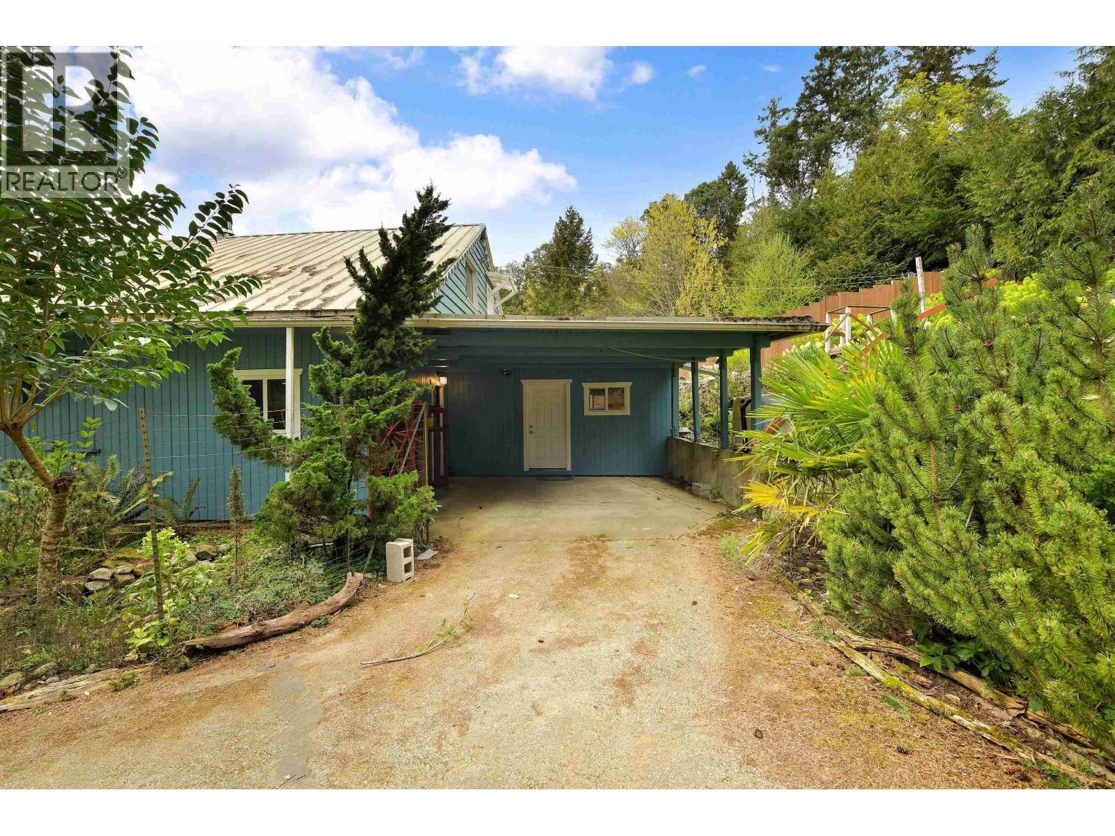 279 WOOD DALE DRIVE, Mayne Island