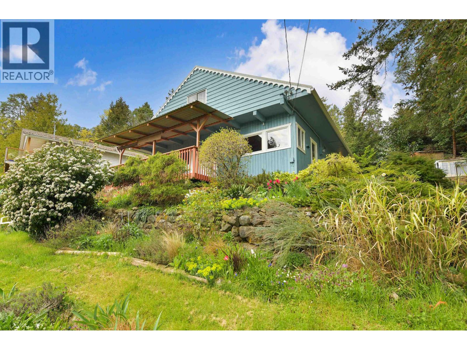 279 WOOD DALE DRIVE, Mayne Island