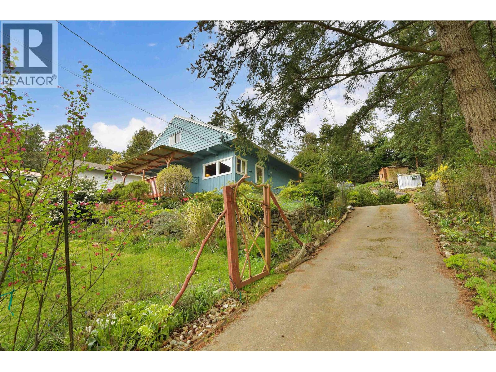 279 WOOD DALE DRIVE, Mayne Island