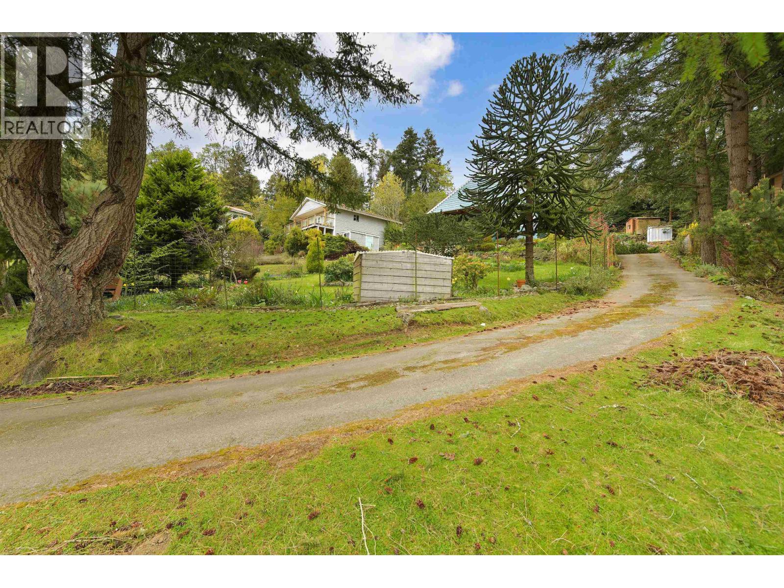 279 WOOD DALE DRIVE, Mayne Island