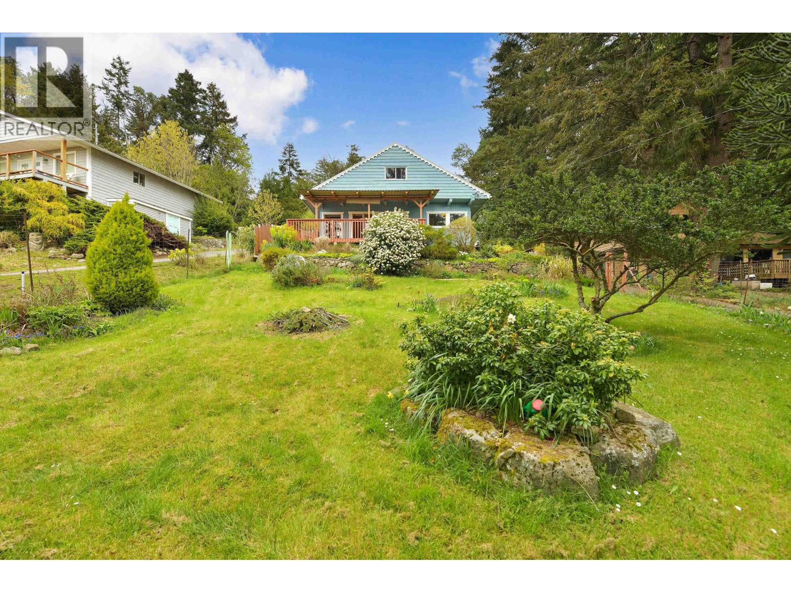 279 WOOD DALE DRIVE, Mayne Island