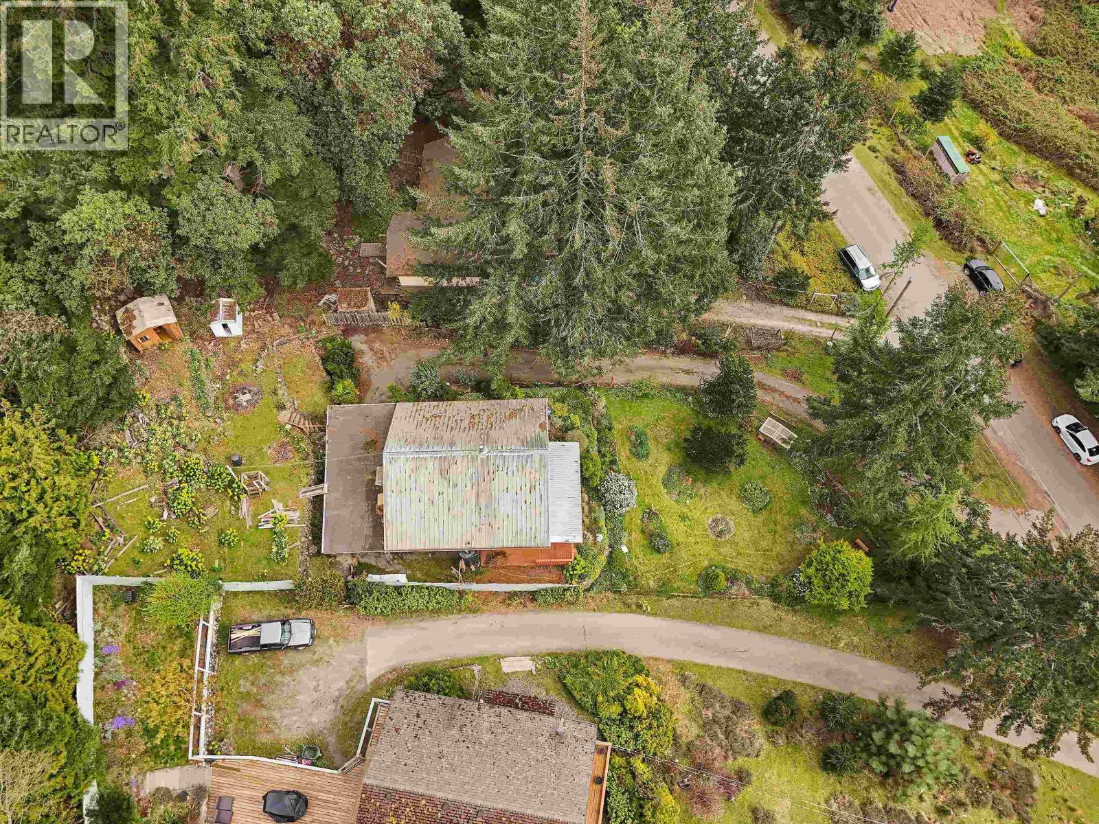 279 WOOD DALE DRIVE, Mayne Island