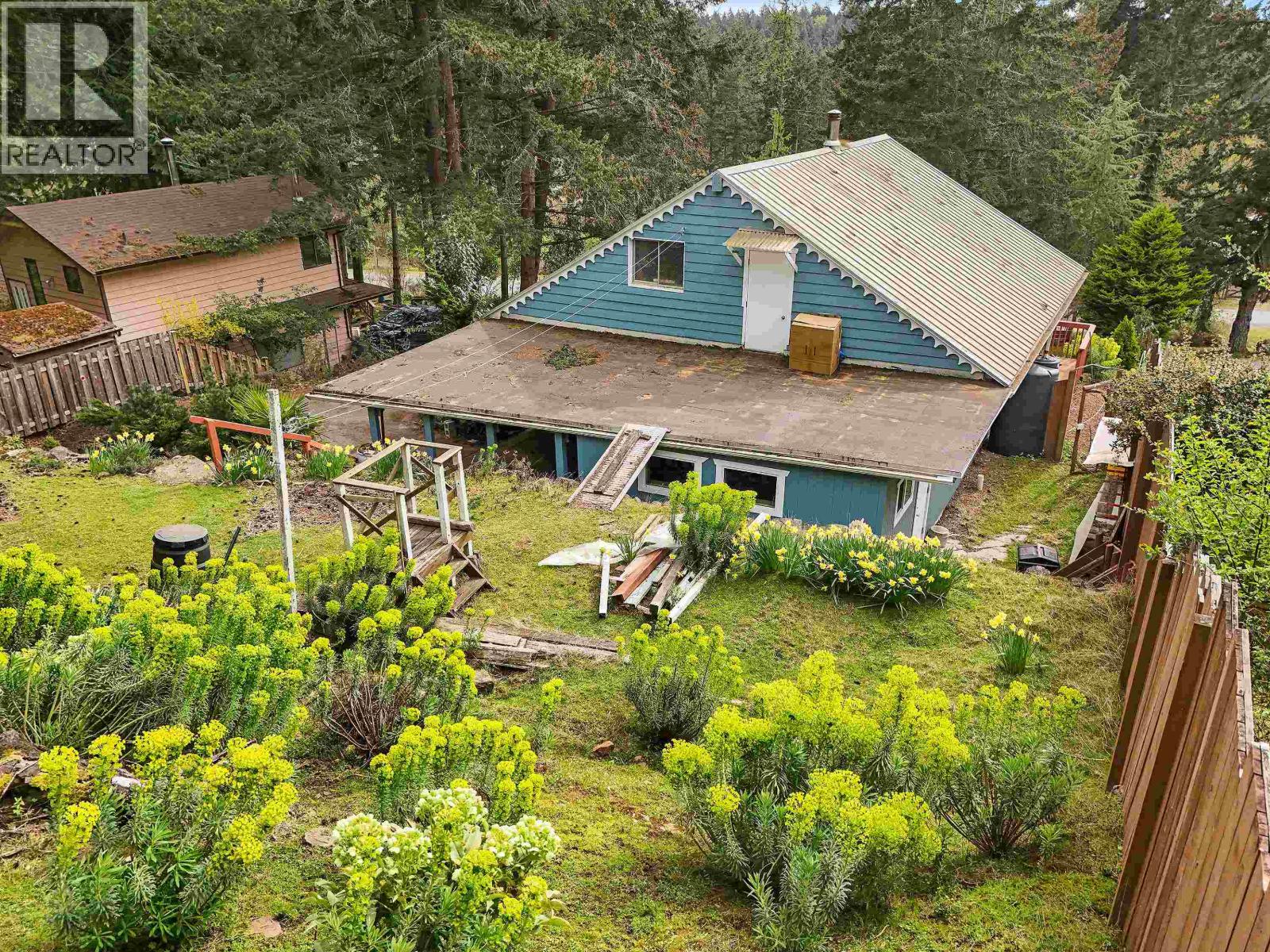 279 WOOD DALE DRIVE, Mayne Island
