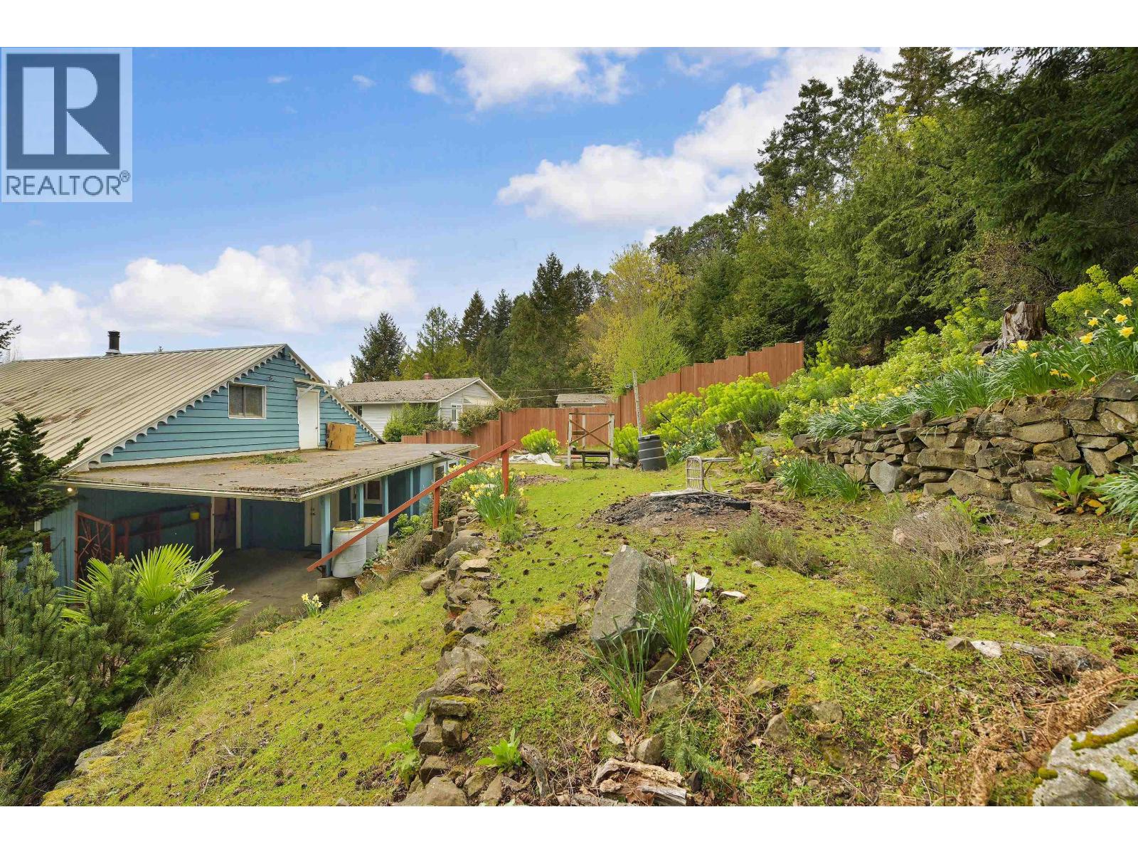 279 WOOD DALE DRIVE, Mayne Island