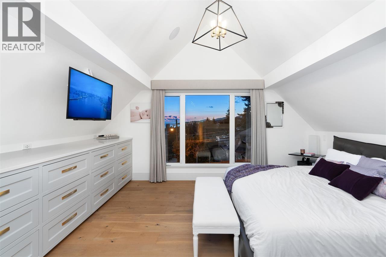 1388 21ST STREET, West Vancouver