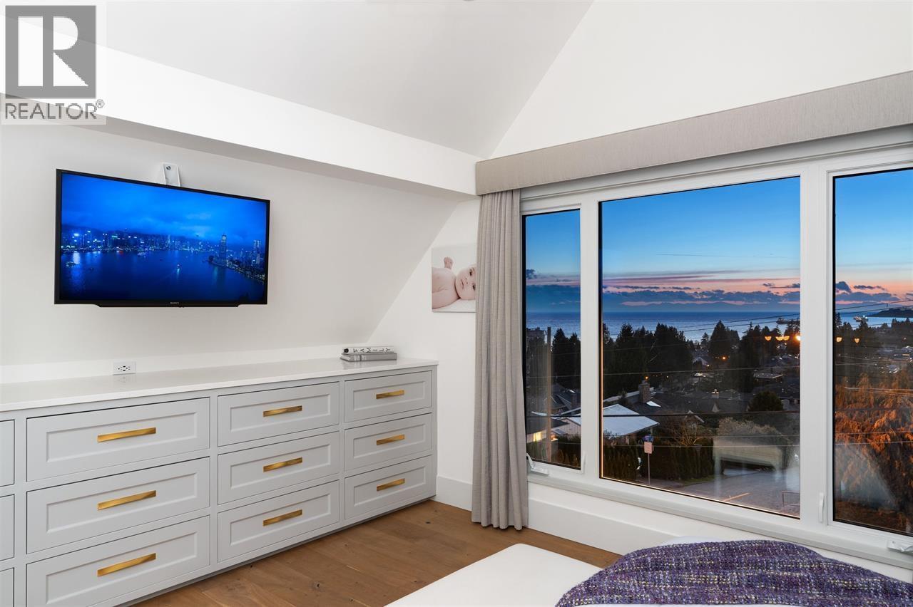 1388 21ST STREET, West Vancouver