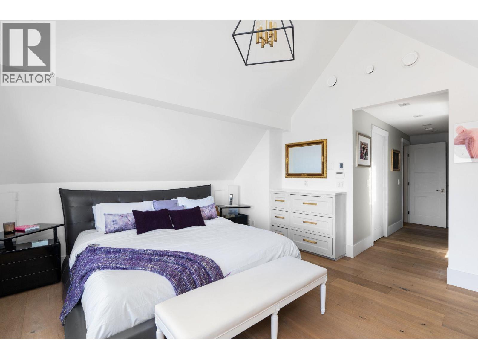 1388 21ST STREET, West Vancouver
