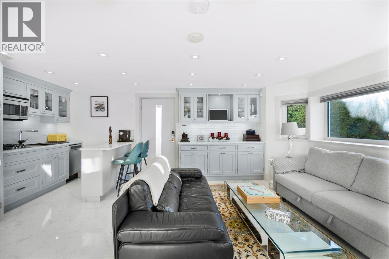 1388 21ST STREET, West Vancouver